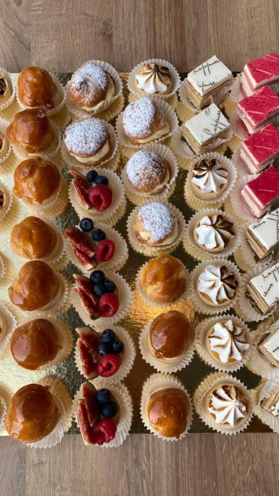 Mini-Religieuses, Himbeer-Millefeuilles, Opéras