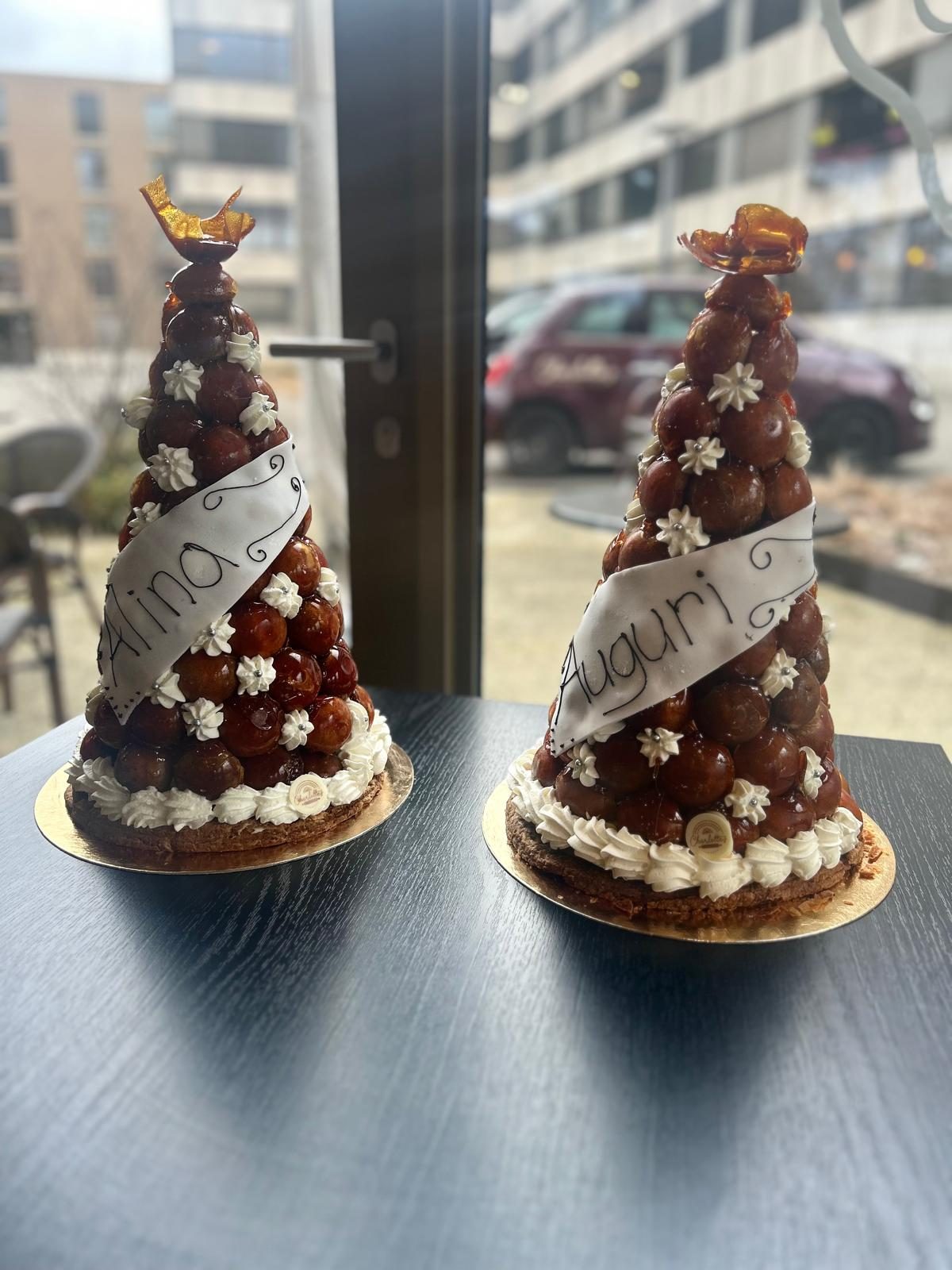 Saint-Honoré monté en pièce, tour de choux caramélisés