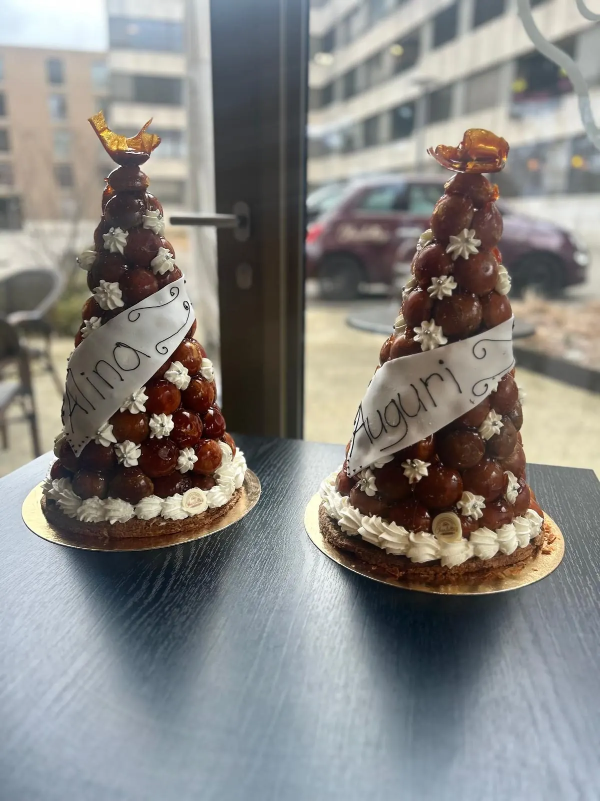 Saint-Honoré monté en pièce, tour de choux caramélisés