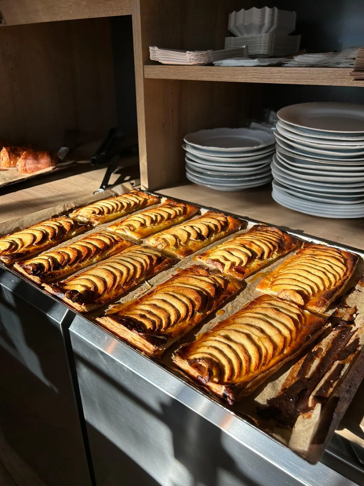 Morgenvitrine — Gebäck, Croissants, Pains au chocolat